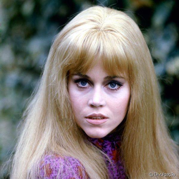 Para esta maquiagem, a atriz Jane Fonda n?o dispensou os c?lios posti?os e usou um contorno amarronzado nos l?bios, com batom clarinho